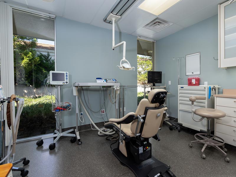 Rocklin Oral Surgery surgery room